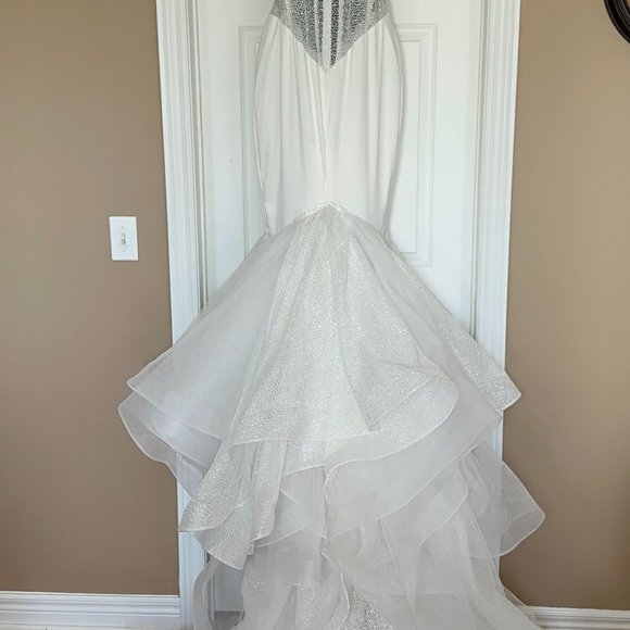 Wedding gown - Picture 4 of 6